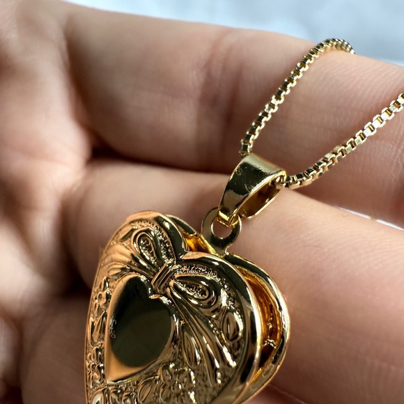 Gold Heart Pendant Necklace - Picture 8 of 14